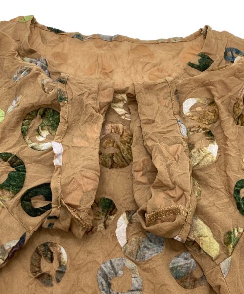 ISSEY MIYAKE（イッセイミヤケ）ISSEY MIYAKE (イッセイミヤケ) ワッシャー加工ベロア総柄カットソー ブラウン サイズ:2の古着・服飾アイテム