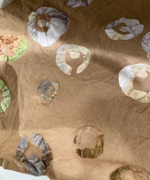 ISSEY MIYAKE（イッセイミヤケ）ISSEY MIYAKE (イッセイミヤケ) ワッシャー加工ベロア総柄カットソー ブラウン サイズ:2の古着・服飾アイテム