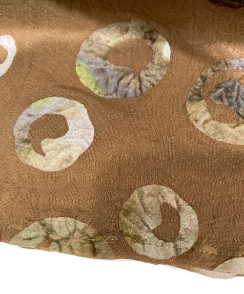 ISSEY MIYAKE（イッセイミヤケ）ISSEY MIYAKE (イッセイミヤケ) ワッシャー加工ベロア総柄カットソー ブラウン サイズ:2の古着・服飾アイテム