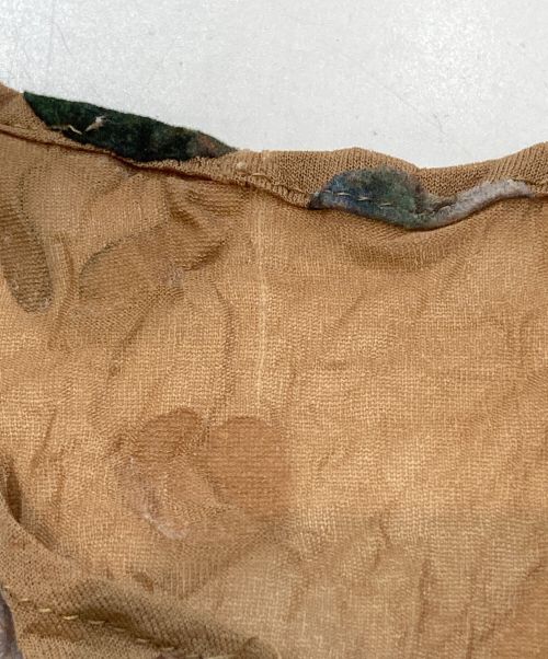 ISSEY MIYAKE（イッセイミヤケ）ISSEY MIYAKE (イッセイミヤケ) ワッシャー加工ベロア総柄カットソー ブラウン サイズ:2の古着・服飾アイテム