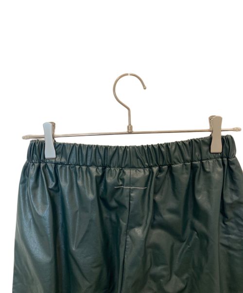 MM6 Maison Margiela（エムエムシックスメゾンマルジェラ）MM6 Maison Margiela (エムエムシックス メゾンマルジェラ) フェイクレザー トラウザーズ グリーン サイズ:38 未使用品の古着・服飾アイテム