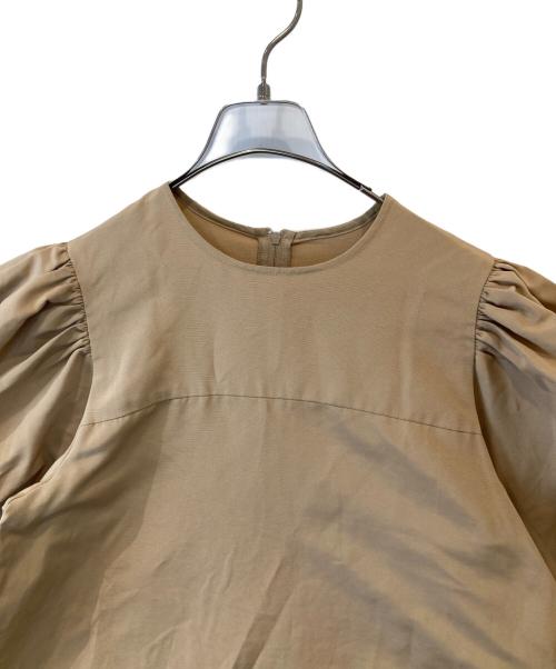 #Newans（ハッシュニュアンス）#Newans (ハッシュニュアンス) パフスリーブAラインブラウス　BLNESM0401 ベージュ サイズ:1の古着・服飾アイテム