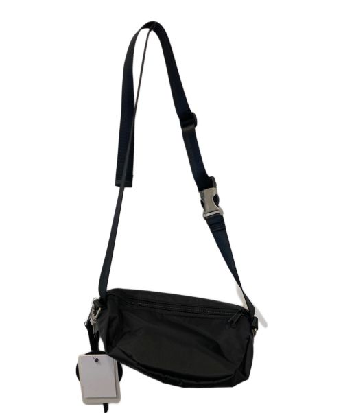 INDISPENSABLE（インディスペンサブル）INDISPENSABLE (インディスペンサブル) nouer (ヌエール) ナイロンボディーバッグ ブラックの古着・服飾アイテム
