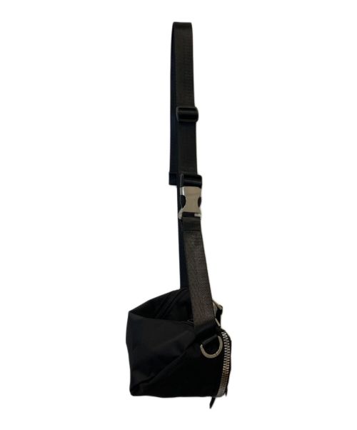 INDISPENSABLE（インディスペンサブル）INDISPENSABLE (インディスペンサブル) nouer (ヌエール) ナイロンボディーバッグ ブラックの古着・服飾アイテム