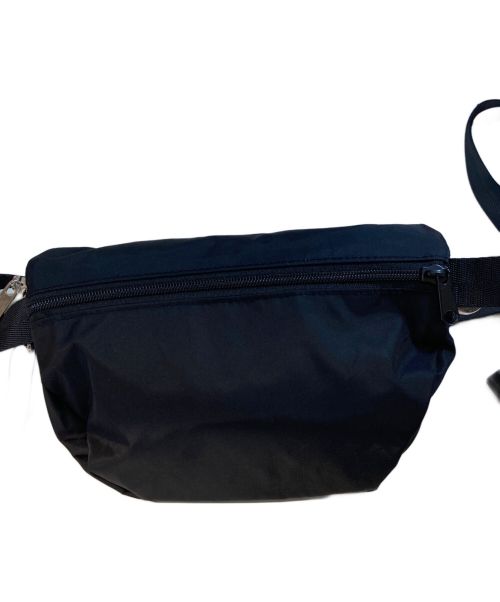 INDISPENSABLE（インディスペンサブル）INDISPENSABLE (インディスペンサブル) nouer (ヌエール) ナイロンボディーバッグ ブラックの古着・服飾アイテム