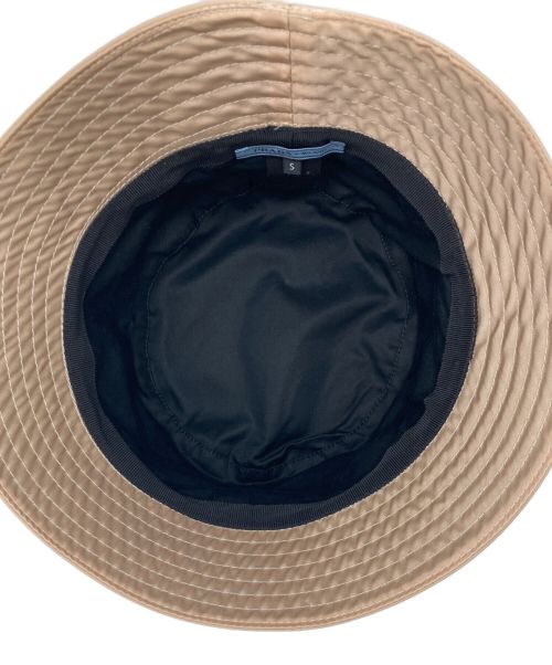 PRADA（プラダ）PRADA (プラダ) トライアングル ロゴバケットハット ベージュ サイズ:Sの古着・服飾アイテム