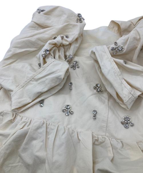 Lily Brown（リリーブラウン）Lily Brown (リリーブラウン) ボリュームスリーブビジュートップス LWFT222807 アイボリー サイズ:FREEの古着・服飾アイテム