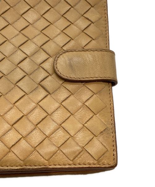 BOTTEGA VENETA（ボッテガベネタ）BOTTEGA VENETA (ボッテガベネタ) 2つ折り財布 3250012518SSH ベージュの古着・服飾アイテム