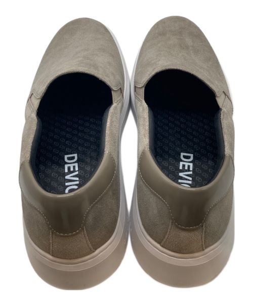 DEVICE 1（デバイスワン）DEVICE 1 (デバイスワン) DEVICE1 スリッポン AMGS249535 ベージュ サイズ:28.5の古着・服飾アイテム