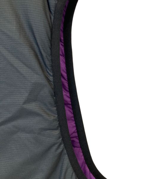 DAIWA PIER39（ダイワ ピア39）DAIWA PIER39 (ダイワ ピア39) TECH REVERSIBLE PULLOVER PUFF VEST RJ-21022W グレー サイズ:Mの古着・服飾アイテム