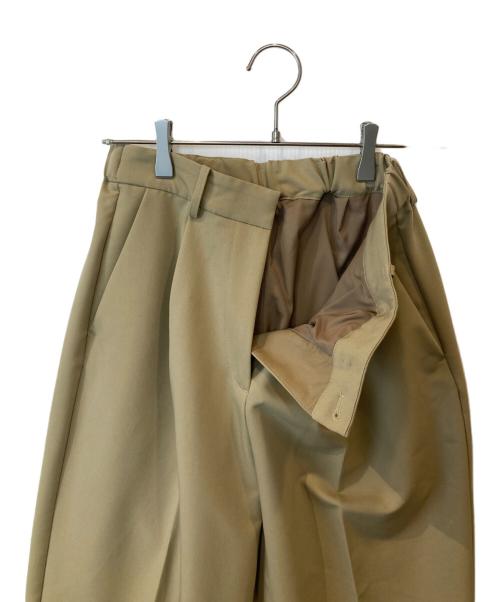 MANOF（マノフ）MANOF (マノフ) COCOON TUCK TAPERED PANTS 83110-7162 ベージュ サイズ:Mの古着・服飾アイテム