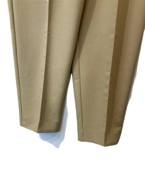 MANOF（マノフ）MANOF (マノフ) COCOON TUCK TAPERED PANTS 83110-7162 ベージュ サイズ:Mの古着・服飾アイテム