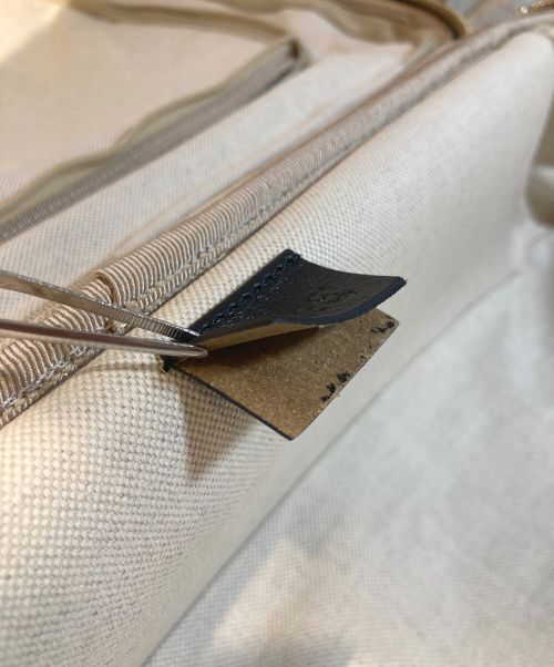 GUCCI（グッチ）GUCCI (グッチ) マイクログッチシマ エナメルキャリーバッグ 293909 200047 ブラックの古着・服飾アイテム