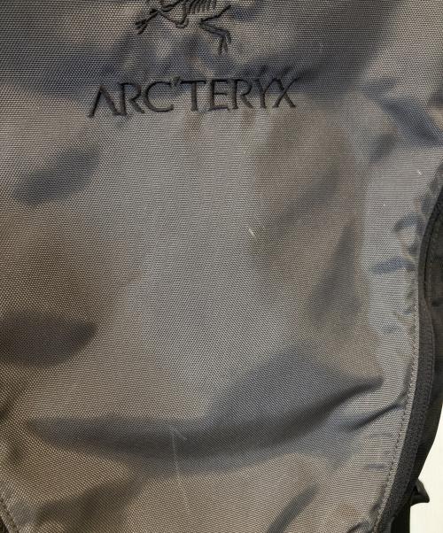 ARC'TERYX（アークテリクス）ARC'TERYX (アークテリクス) BEAMS BOY (ビームスボーイ) 別注 MANTIS 26 リュック　24970-114469 グレー×カーキ サイズ:FREEの古着・服飾アイテム
