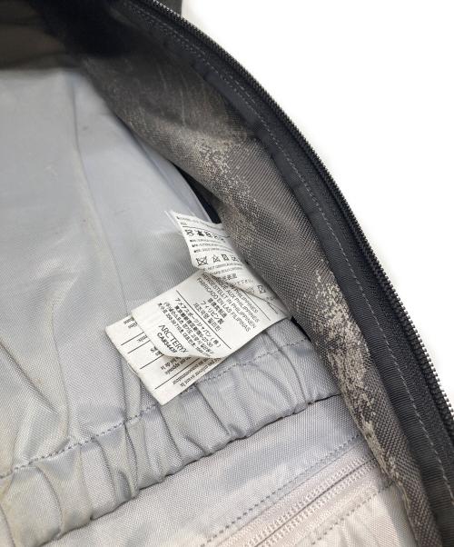 ARC'TERYX（アークテリクス）ARC'TERYX (アークテリクス) BEAMS BOY (ビームスボーイ) 別注 MANTIS 26 リュック　24970-114469 グレー×カーキ サイズ:FREEの古着・服飾アイテム