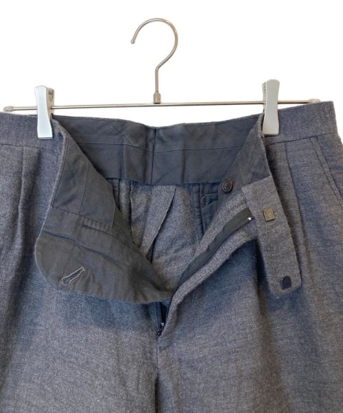 COMOLI（コモリ）COMOLI (コモリ) ウールリネン2タックパンツ 15F-03003 グレー サイズ:3の古着・服飾アイテム