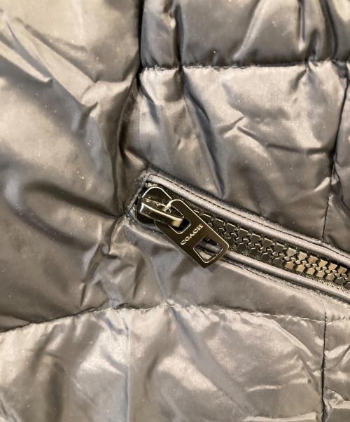 COACH（コーチ）COACH (コーチ) ダウンコート　ファーコート　F57028 ブラック サイズ:Mの古着・服飾アイテム