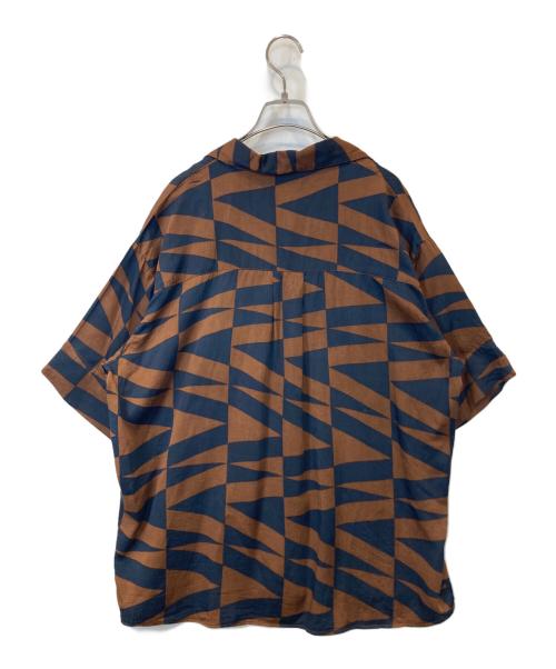 anuke（アンヌーク）anuke (アンヌーク) Geometric Satin Shirts 62410411 シャツ ブラウン×ネイビー サイズ:FREEの古着・服飾アイテム