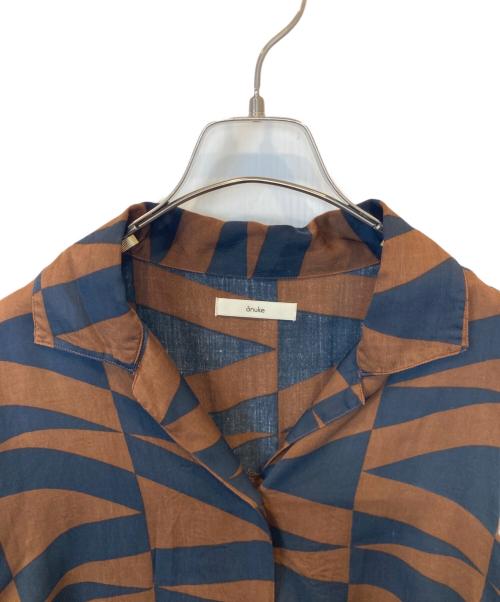 anuke（アンヌーク）anuke (アンヌーク) Geometric Satin Shirts 62410411 シャツ ブラウン×ネイビー サイズ:FREEの古着・服飾アイテム