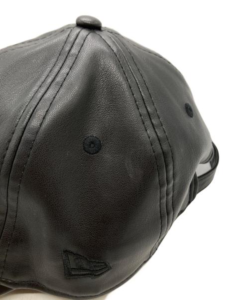 New Era（ニューエラ）New Era (ニューエラ) MAISON SPECIAL (メゾンスペシャル) PRIZE OUT Logo Vegan Leather Cap ブラックの古着・服飾アイテム