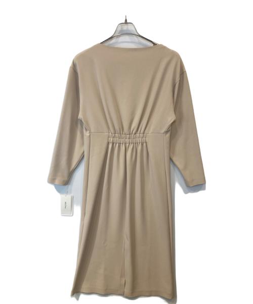 Mila Owen（ミラオーウェン）Mila Owen (ミラオーウェン) 袖ボリューム後ブラウジングストレートワンピース　09WFO244004 アイボリー サイズ:SIZE 0 未使用品の古着・服飾アイテム