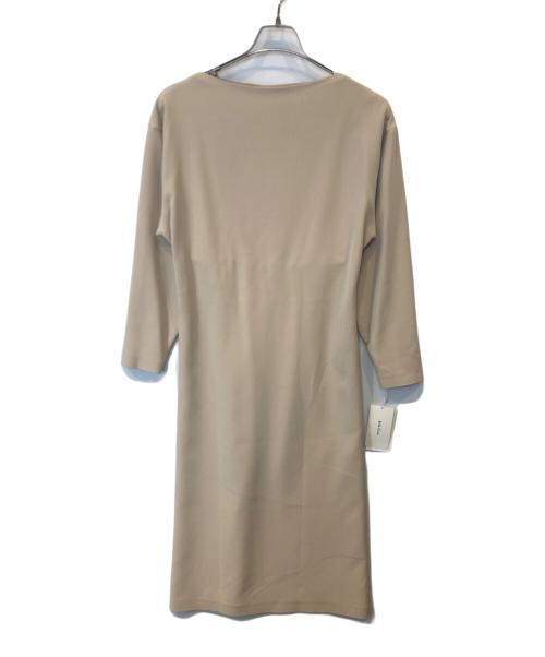 Mila Owen（ミラオーウェン）Mila Owen (ミラオーウェン) 袖ボリューム後ブラウジングストレートワンピース　09WFO244004 アイボリー サイズ:SIZE 0 未使用品の古着・服飾アイテム