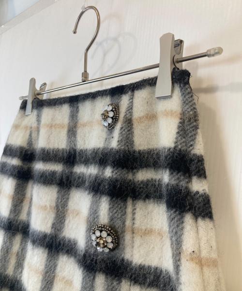 TO BE CHIC（トゥービーシック）TO BE CHIC (トゥービーシック) MANTECO 装飾チェックスカート ベージュ サイズ:40の古着・服飾アイテム