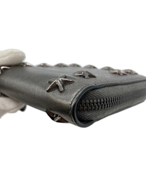 JIMMY CHOO（ジミーチュウ）JIMMY CHOO (ジミーチュウ) ナッパ スタースタッズラウンドジップ財布 グレーの古着・服飾アイテム