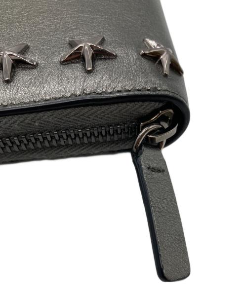 JIMMY CHOO（ジミーチュウ）JIMMY CHOO (ジミーチュウ) ナッパ スタースタッズラウンドジップ財布 グレーの古着・服飾アイテム