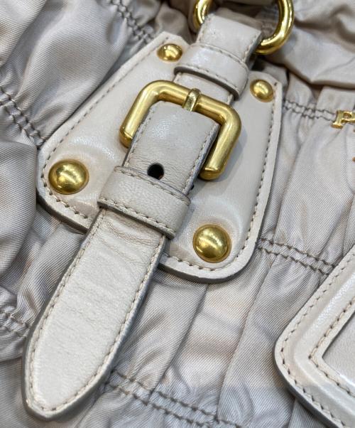 PRADA（プラダ）PRADA (プラダ) ナイロンハンドバッグ　BL0800 アイボリーの古着・服飾アイテム