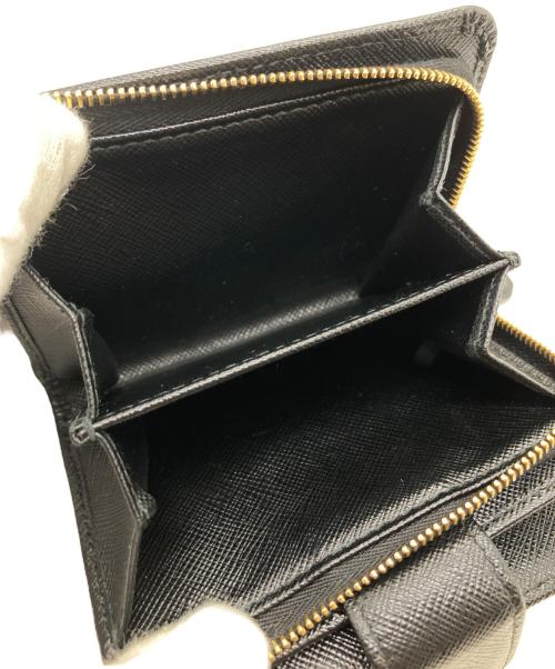 PRADA（プラダ）PRADA (プラダ) サフィアーノメタルコンパクトウォレット 1ML018 230-A ブラックの古着・服飾アイテム