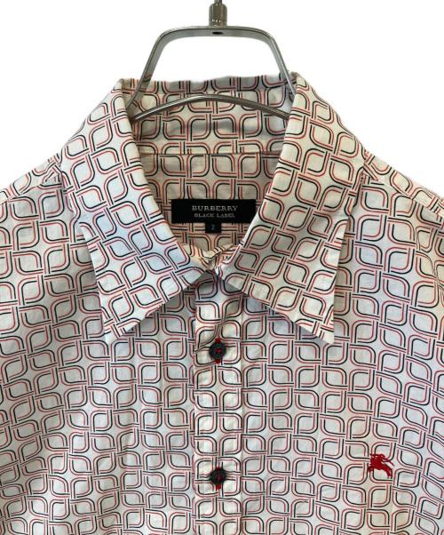 BURBERRY BLACK LABEL（バーバリーブラックレーベル）BURBERRY BLACK LABEL (バーバリーブラックレーベル) 総柄ホースロゴ刺繍半袖シャツ ホワイト×レッド サイズ:2の古着・服飾アイテム