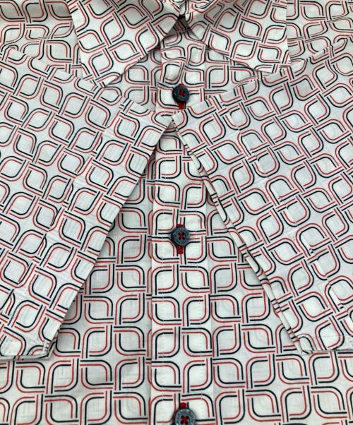 BURBERRY BLACK LABEL（バーバリーブラックレーベル）BURBERRY BLACK LABEL (バーバリーブラックレーベル) 総柄ホースロゴ刺繍半袖シャツ ホワイト×レッド サイズ:2の古着・服飾アイテム