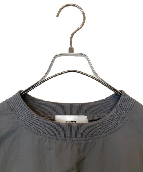 natto（ナット）natto (ナット) premium nylon pullover 01086 カットソー チャコールグレー サイズ:FREEの古着・服飾アイテム