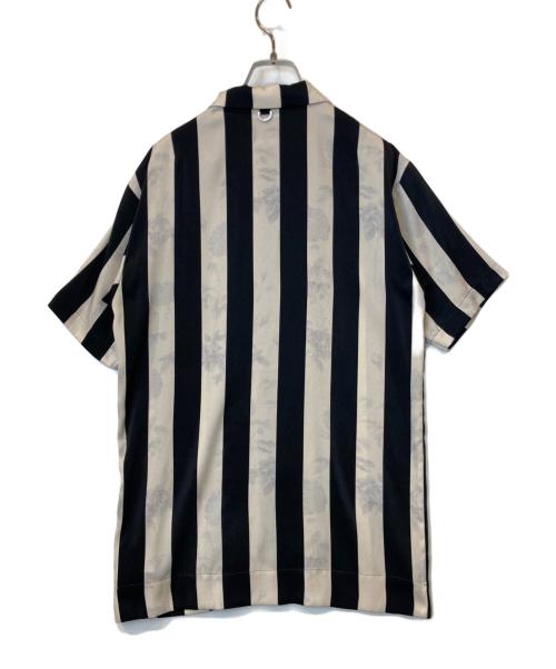 MIHARA YASUHIRO（ミハラヤスヒロ）MIHARA YASUHIRO (ミハラヤスヒロ) ストライプ フラワープリント 開襟サテン F00SH004 ベージュ×ブラック サイズ:46の古着・服飾アイテム