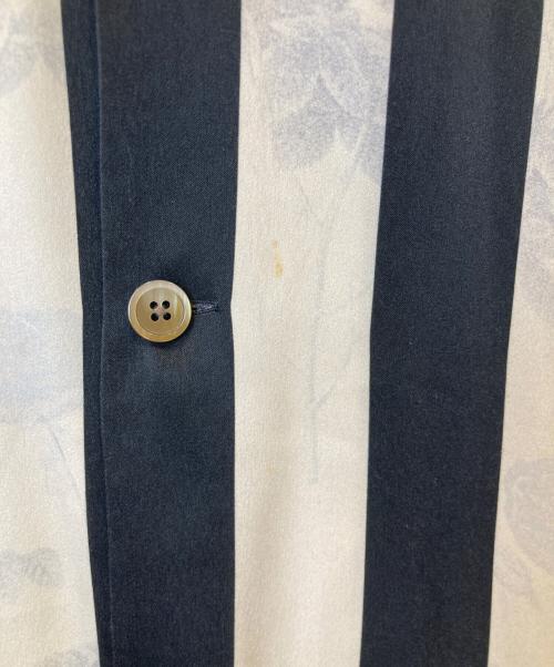 MIHARA YASUHIRO（ミハラヤスヒロ）MIHARA YASUHIRO (ミハラヤスヒロ) ストライプ フラワープリント 開襟サテン F00SH004 ベージュ×ブラック サイズ:46の古着・服飾アイテム