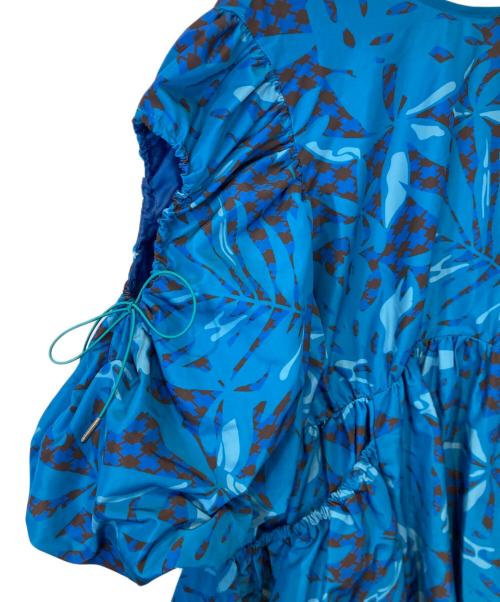 MAISON SPECIAL（メゾンスペシャル）MAISON SPECIAL (メゾンスペシャル) トロピカルフラワーブラウス 21221315304 スカイブルー サイズ:FREE 未使用品の古着・服飾アイテム