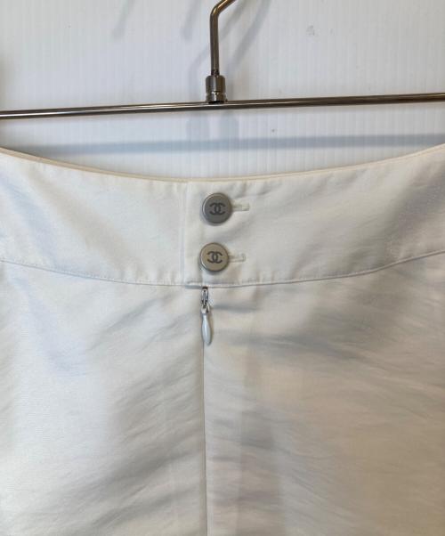CHANEL（シャネル）CHANEL (シャネル) スリットスカート P13437V07592 ホワイト サイズ:38の古着・服飾アイテム