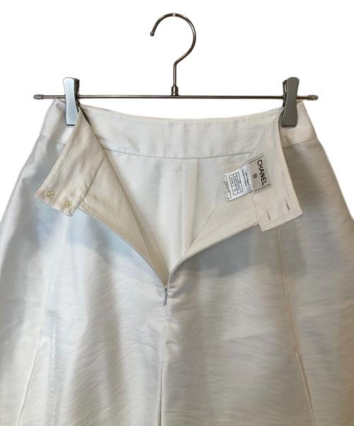 CHANEL（シャネル）CHANEL (シャネル) スリットスカート P13437V07592 ホワイト サイズ:38の古着・服飾アイテム