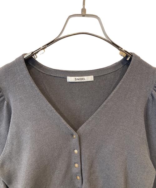 Snidel（スナイデル）Snidel (スナイデル) ペプラムパフスリーブニット　SWNT244284 グレー サイズ:Fの古着・服飾アイテム