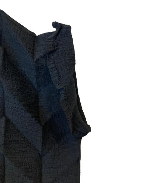 me ISSEY MIYAKE（ミーイッセイ ミヤケ）me ISSEY MIYAKE (ミーイッセイ ミヤケ) カットソー ブラック サイズ:表記がないため不明の古着・服飾アイテム