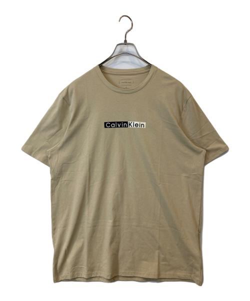 Calvin Klein Jeans（カルバンクラインジーンズ）Calvin Klein Jeans (カルバンクラインジーンズ) Tシャツ ベージュ サイズ:L 未使用品の古着・服飾アイテム