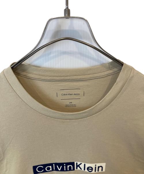 Calvin Klein Jeans（カルバンクラインジーンズ）Calvin Klein Jeans (カルバンクラインジーンズ) Tシャツ ベージュ サイズ:L 未使用品の古着・服飾アイテム