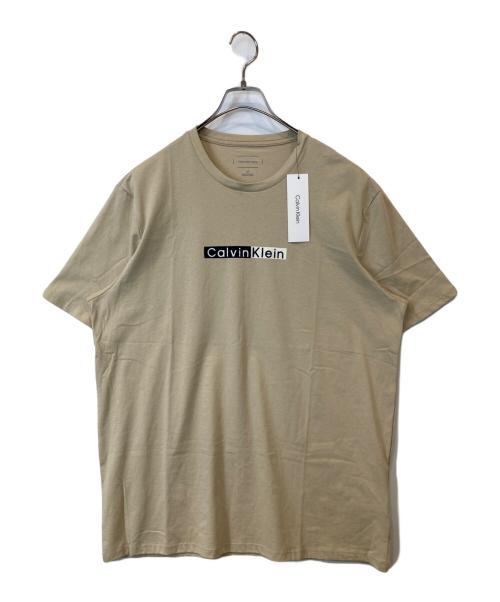 Calvin Klein Jeans（カルバンクラインジーンズ）Calvin Klein Jeans (カルバンクラインジーンズ) Tシャツ ベージュ サイズ:L 未使用品の古着・服飾アイテム