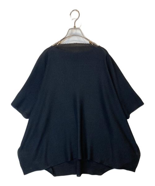 me ISSEY MIYAKE（ミーイッセイ ミヤケ）me ISSEY MIYAKE (ミーイッセイ ミヤケ) プリーツカットソー MI13KJ762 ブラック サイズ:表記がないため不明の古着・服飾アイテム