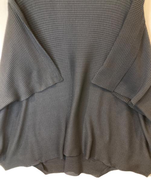 me ISSEY MIYAKE（ミーイッセイ ミヤケ）me ISSEY MIYAKE (ミーイッセイ ミヤケ) プリーツカットソー MI13KJ762 ブラック サイズ:表記がないため不明の古着・服飾アイテム