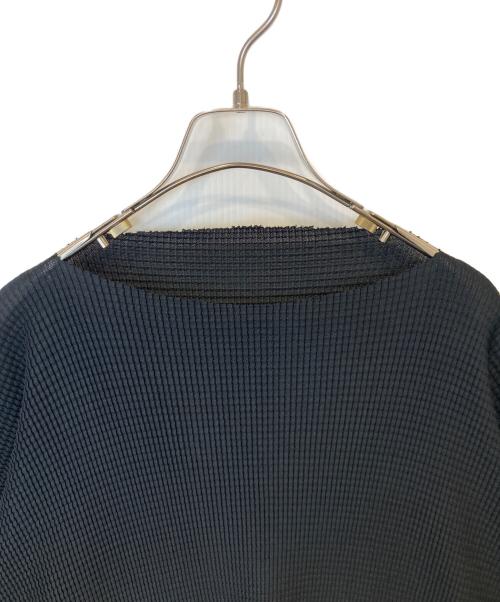me ISSEY MIYAKE（ミーイッセイ ミヤケ）me ISSEY MIYAKE (ミーイッセイ ミヤケ) プリーツカットソー MI13KJ762 ブラック サイズ:表記がないため不明の古着・服飾アイテム