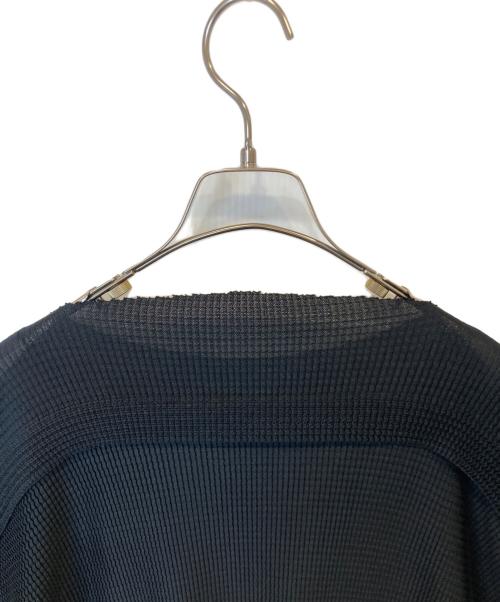 me ISSEY MIYAKE（ミーイッセイ ミヤケ）me ISSEY MIYAKE (ミーイッセイ ミヤケ) プリーツカットソー MI13KJ762 ブラック サイズ:表記がないため不明の古着・服飾アイテム