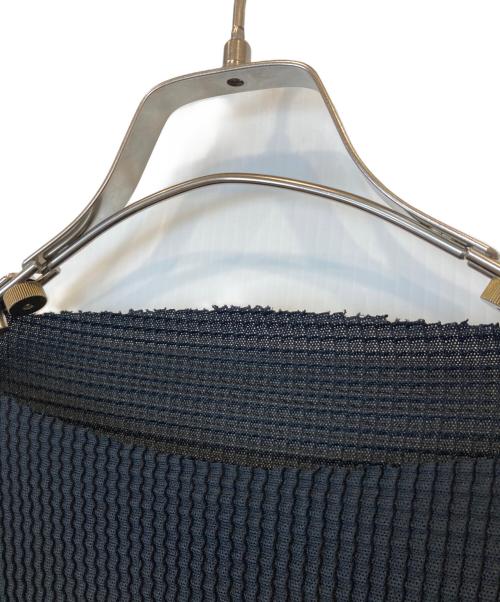 me ISSEY MIYAKE（ミーイッセイ ミヤケ）me ISSEY MIYAKE (ミーイッセイ ミヤケ) プリーツカットソー MI13KJ762 ブラック サイズ:表記がないため不明の古着・服飾アイテム