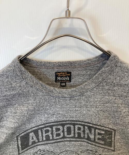 THE REAL McCOY'S（ザ・リアルマッコイズ）THE REAL McCOY'S (ザ・リアルマッコイズ) AIRBORNE Tシャツ グレー サイズ:40の古着・服飾アイテム